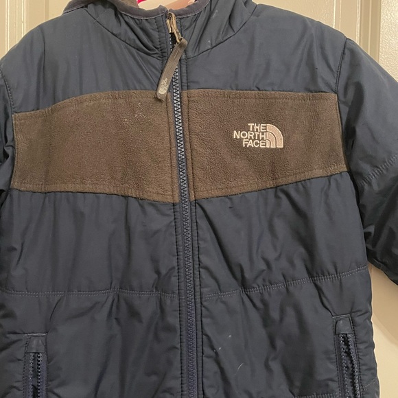 North face reversible boys jacket XXS (5) - Picture 3 of 6